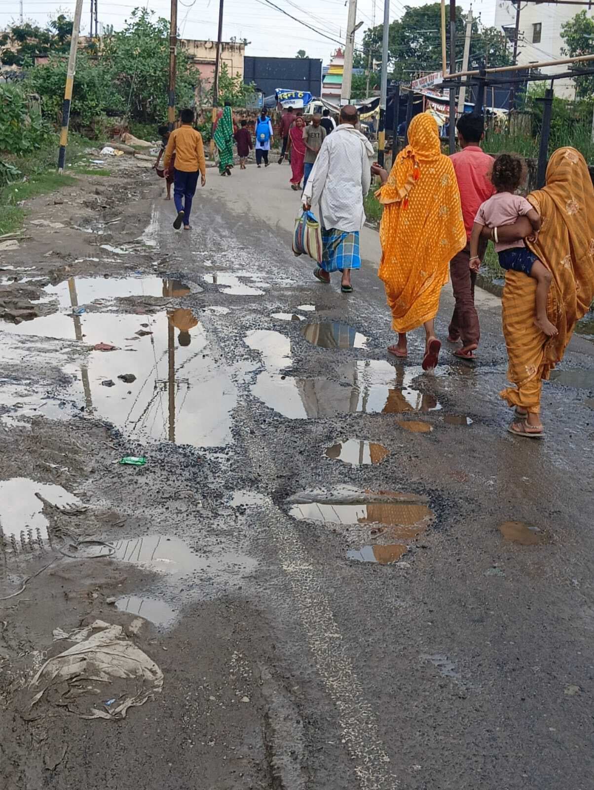 Darbhanga News: डीएमसीएच के इमरजेंसी व ओपीडी जाने वाले रोड पर दिन भर रहती जाम की स्थिति