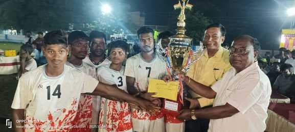 न्यू जूनियर एसपी बरहगढ़ी बरहेट ने बीडीसी चित्रकोठी को हराकर जीता खिताब