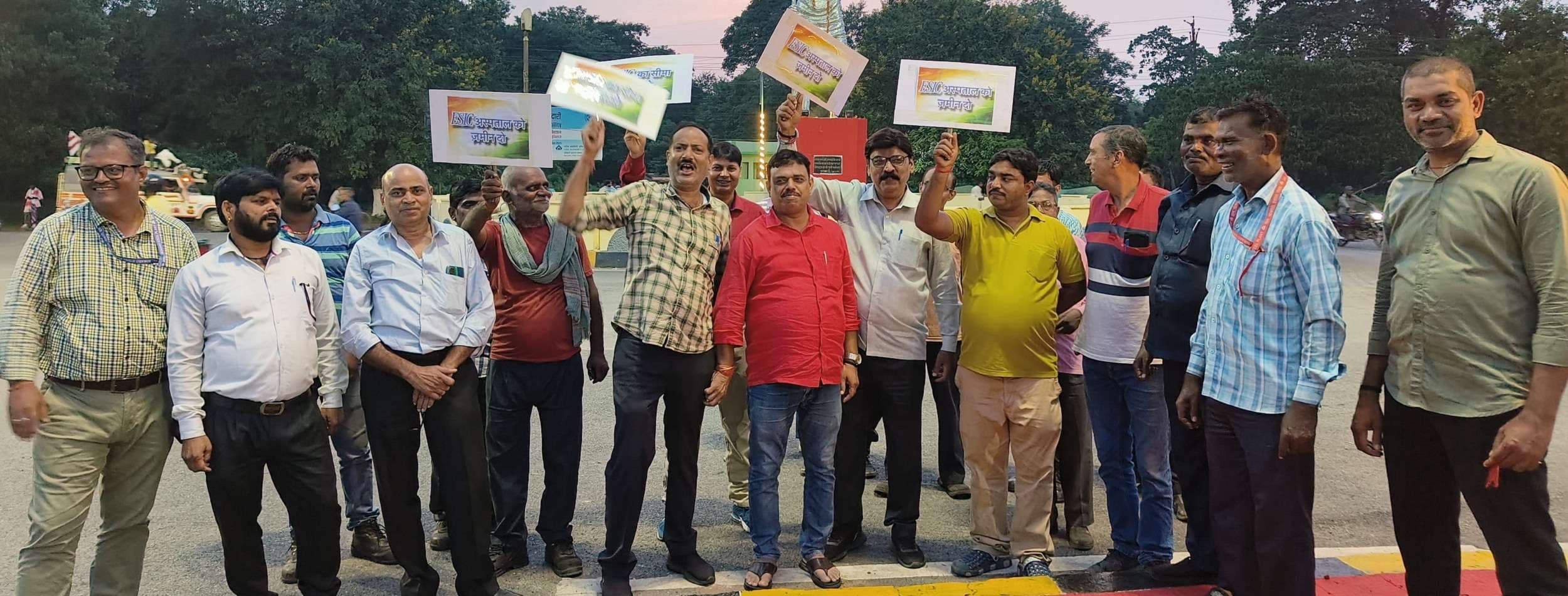 Bokaro News : मांगाें को ले ठेका मजदूरों ने किया प्रदर्शन