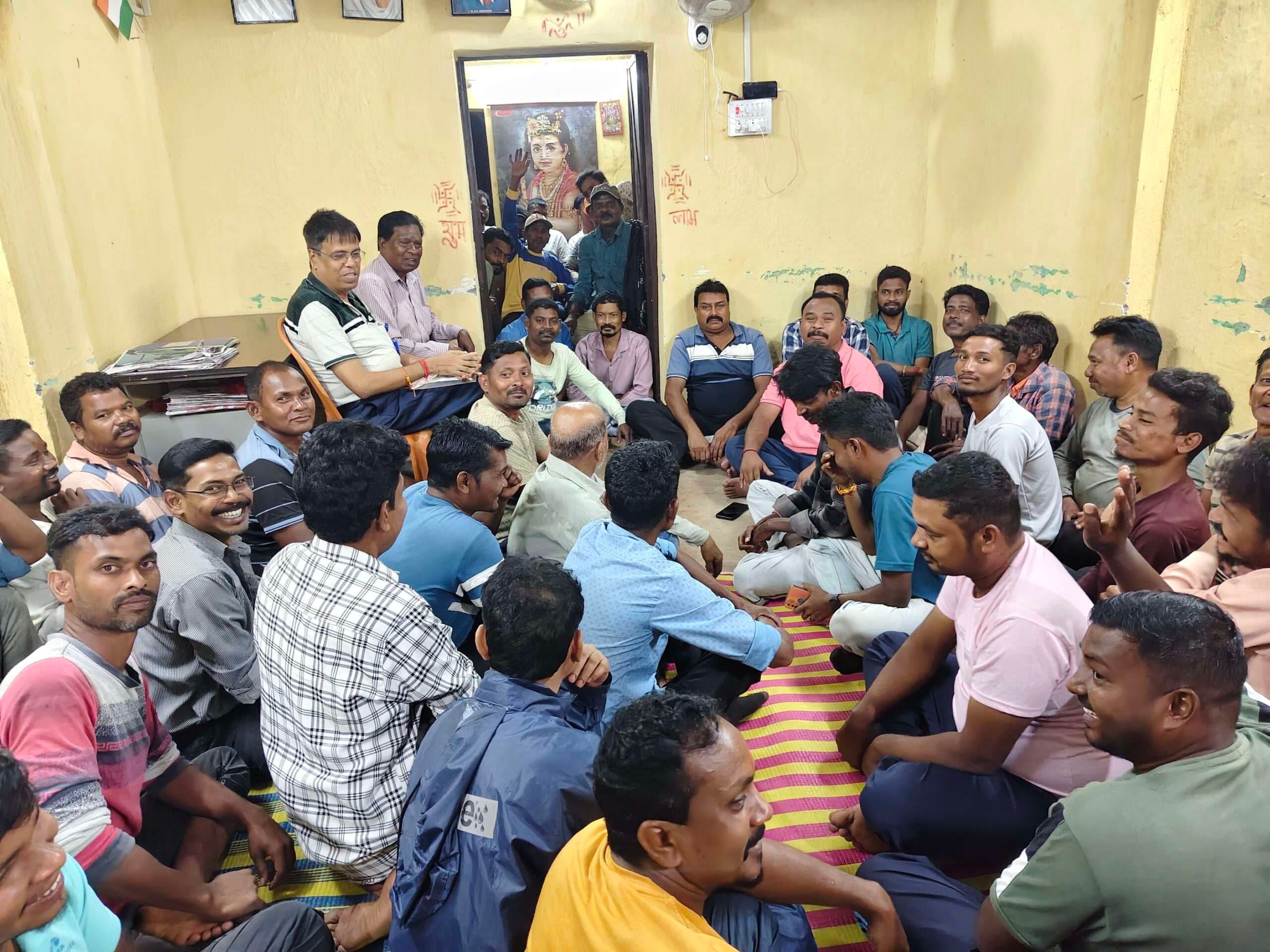 Chaibasa News : सेल में जल्द बहाली शुरू कर स्थानीय को अवसर देने की मांग