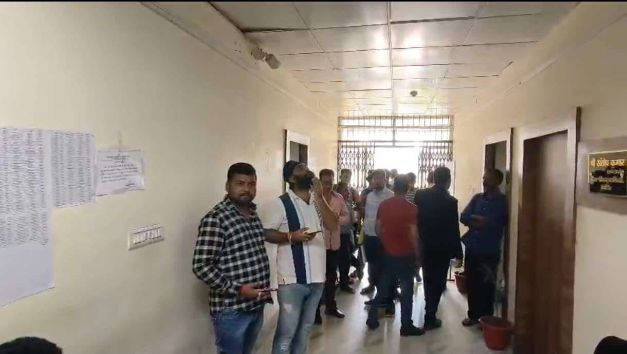 Giridih News: फर्जी डीटीओ बनकर वाहन चालकों से की मारपीट