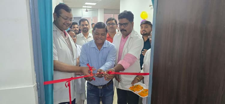 Chaibasa News : चक्रधरपुर अनुमंडल अस्पताल में लगी सीबीसी मशीन, मरीजों को मिलेगा लाभ