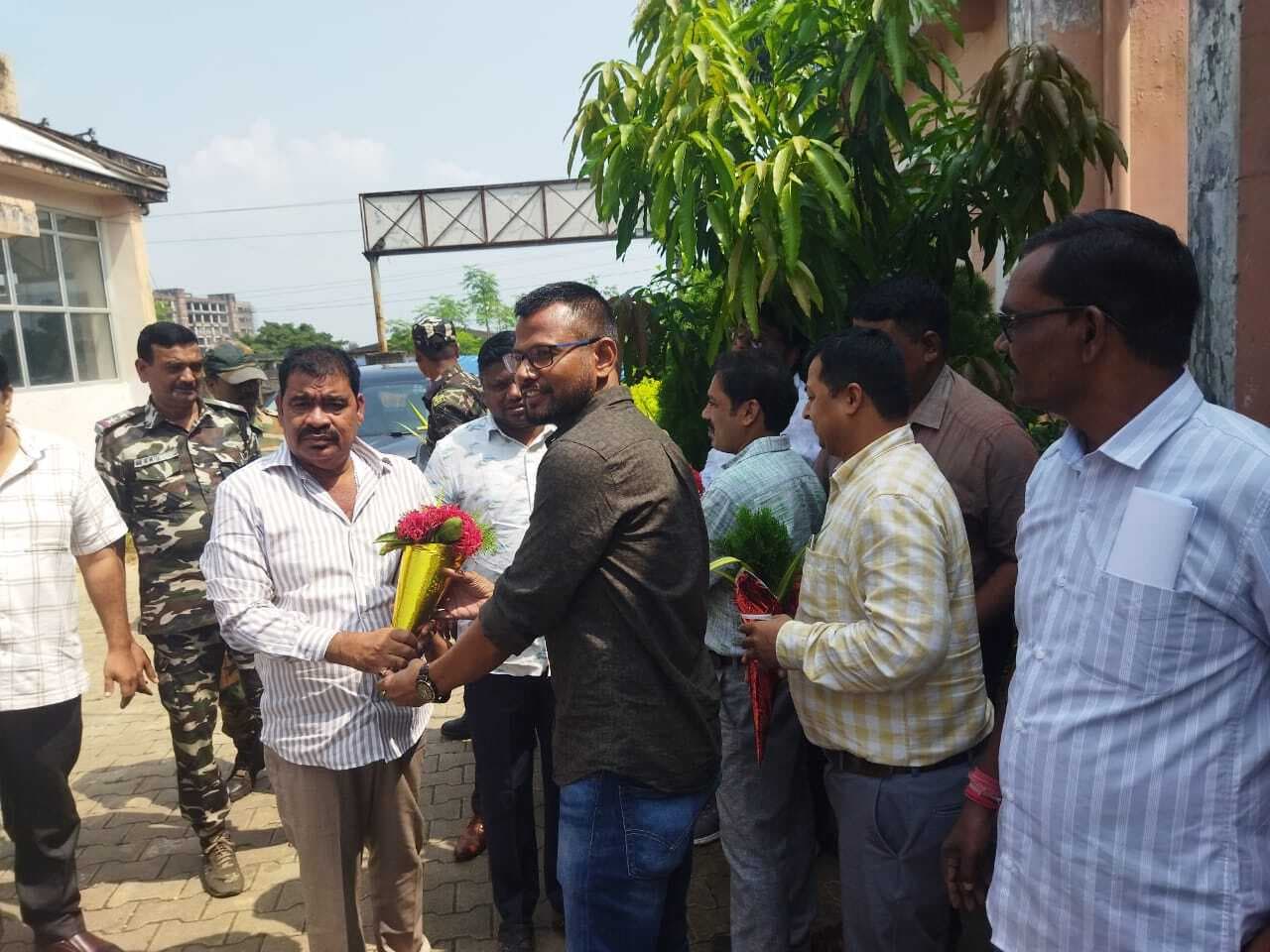 Seraikela Kharsawan News : खादी-सिल्क से सजेगी महिलाओं की आर्थिक आजादी की राह