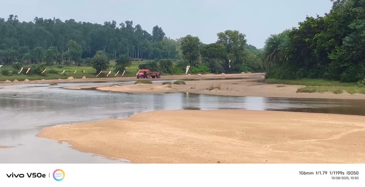 Giridih News: बेंगाबाद के नदी घाटों से हो रहा बालू उठाव