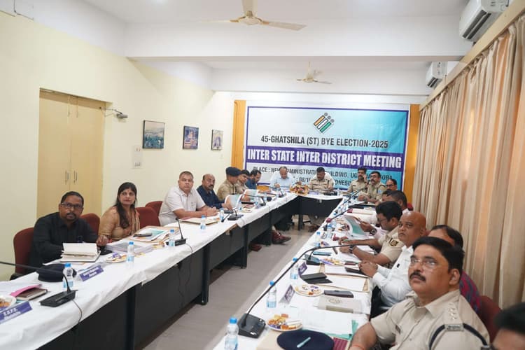 East Singhbhum News : मतदाताओं को भयमुक्त वातावरण देना हमारी जिम्मेदारी : उपायुक्त