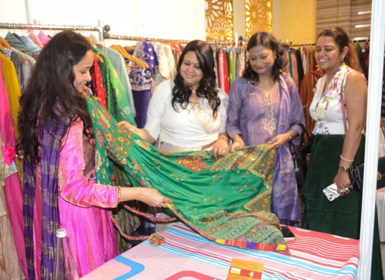 Dhanbad News: आनंद मंगल महिला समिति का दो दिवसीय दीपोत्सव मेला शुरू