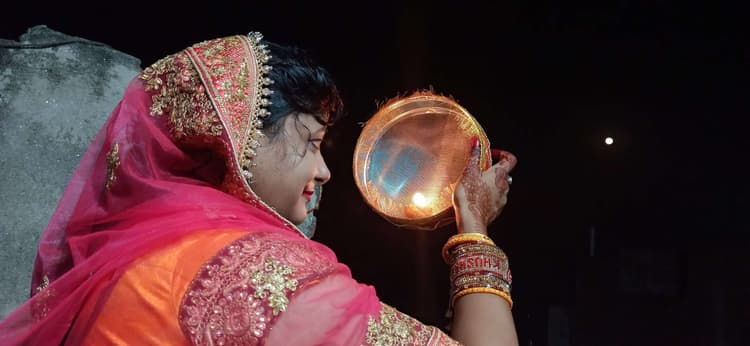 आज महिलाएं करवाचौथ व्रत रख करेंगी सुहाग की लंबी आयु की कामना