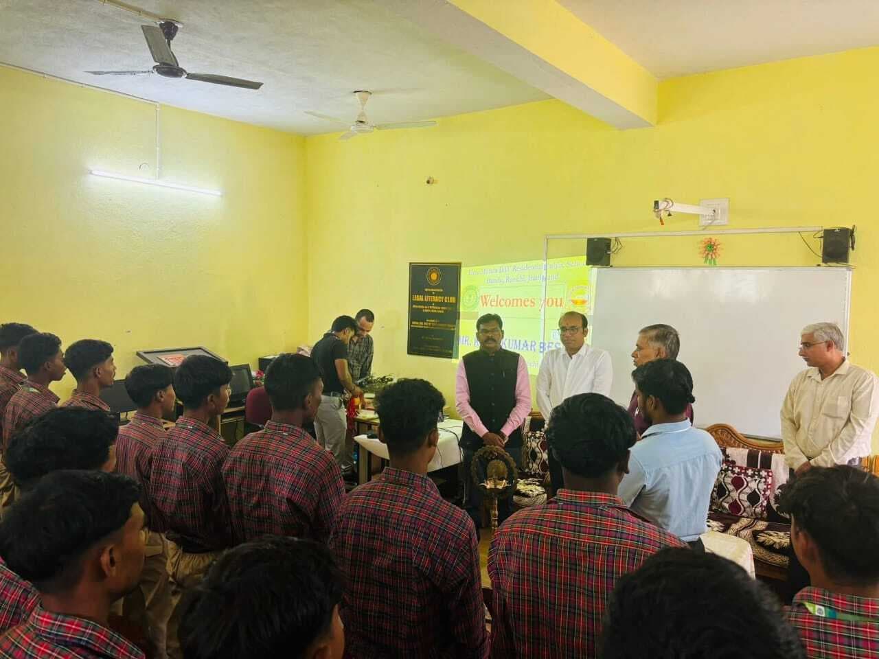 अनुशासन, मेहनत और लक्ष्य के प्रति समर्पण जरूरी : एसडीएम