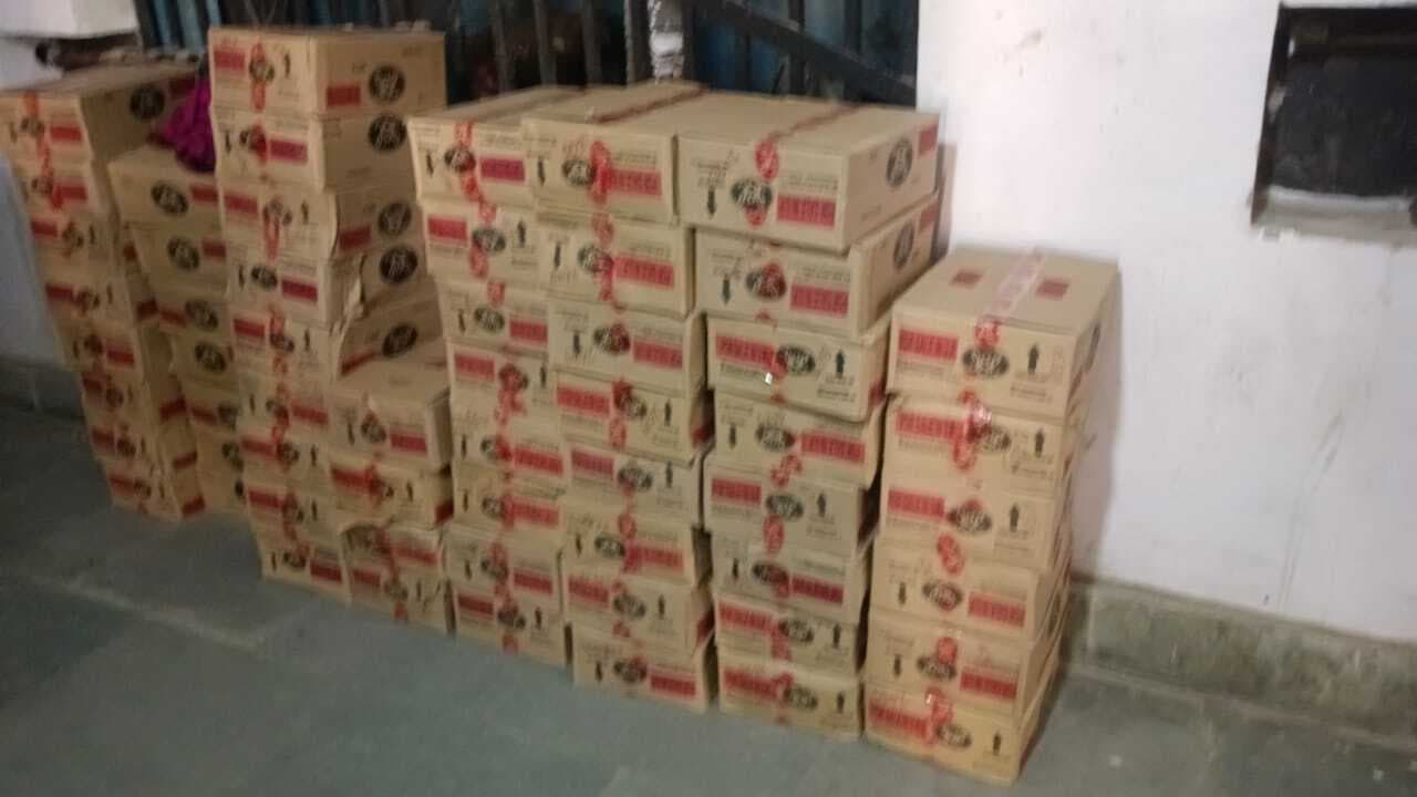 बंजारी में यूपी से आ रही भारी मात्रा में शराब की खेप स्कार्पियो से जब्त