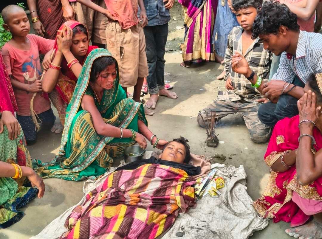 स्कूल के बगल में पानी भरे गड्ढे में डूबने से बच्चे की मौत