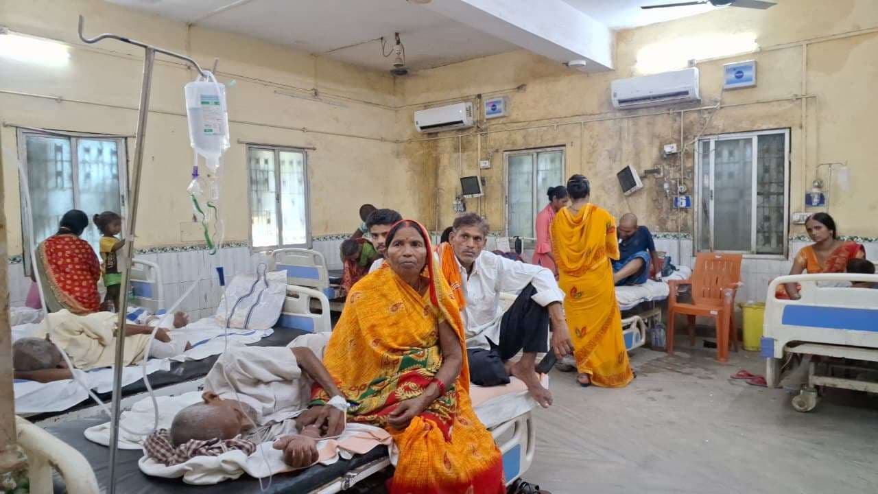 मौसम बदलने से बढ़ी बीमारियों की मार, सदर अस्पताल में बुजुर्ग और बच्चों की उमड़ी भीड़