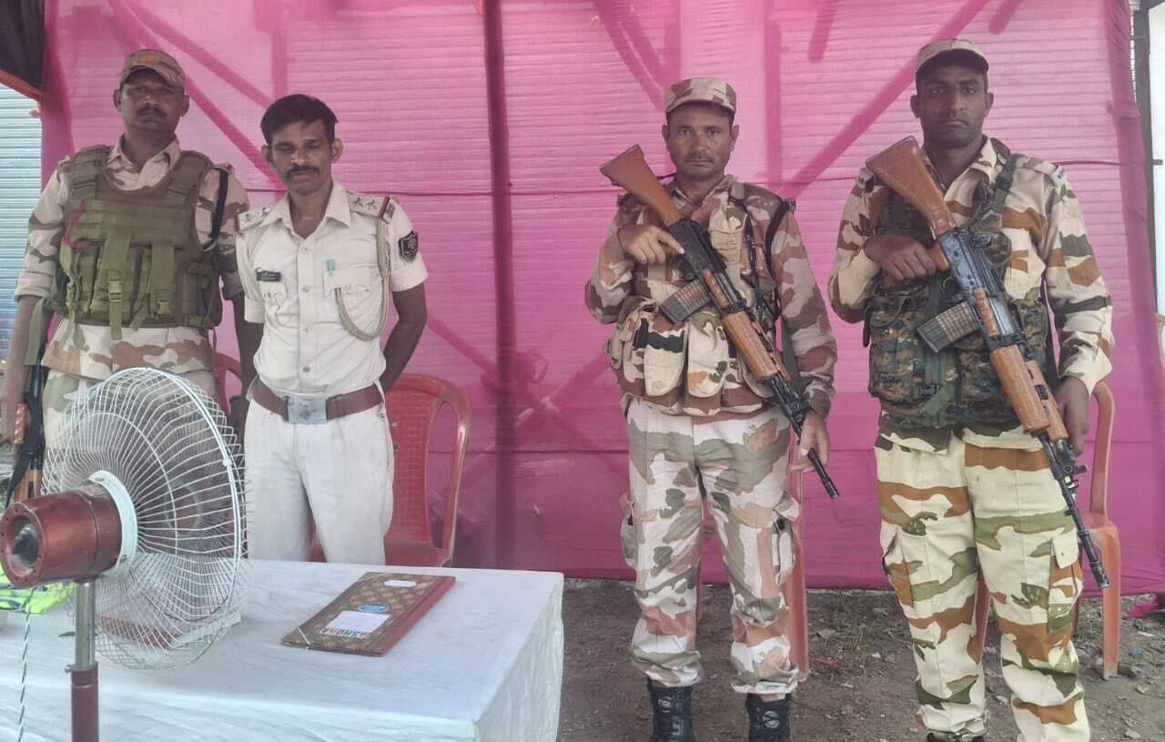 सीमावर्ती क्षेत्रों में प्रशासन अलर्ट, हरदिया व राजापट्टी में चला सघन जांच अभियान