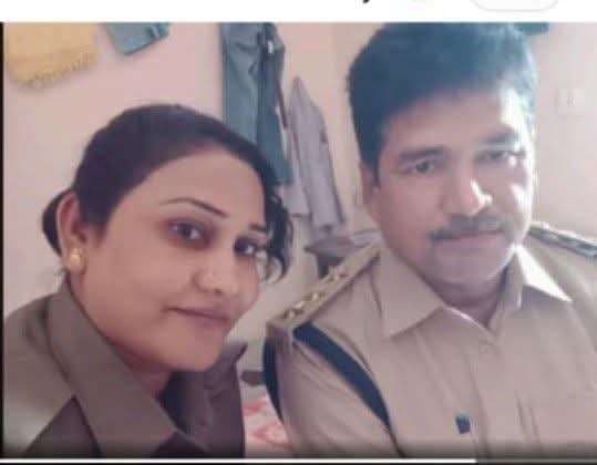 हथियार के साथ खाकी वर्दी में फोटो वायरल मामले में महिला गिरफ्तार