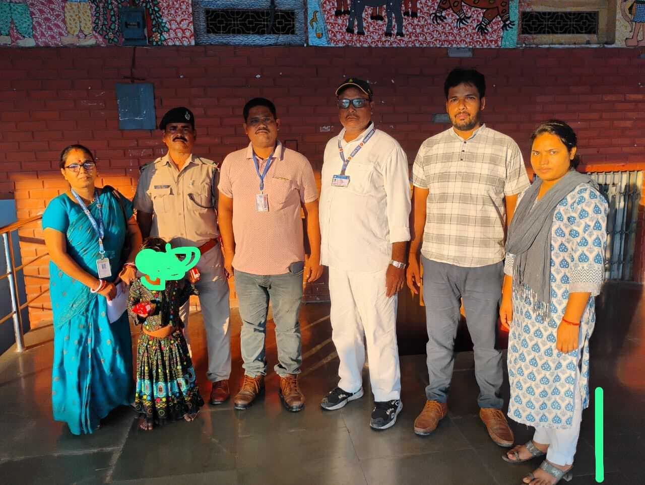 Samastipur : मम्मी उधर गई है.... तीन साल की बच्ची आरपीएफ के पास सुरक्षित