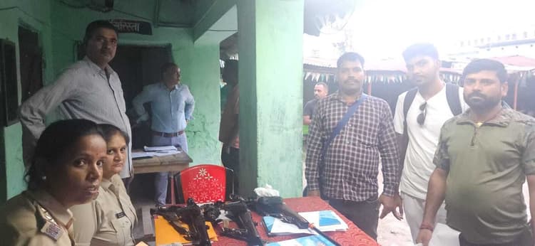 सत्यापन के बाद थाना में शस्त्र लिया जमा