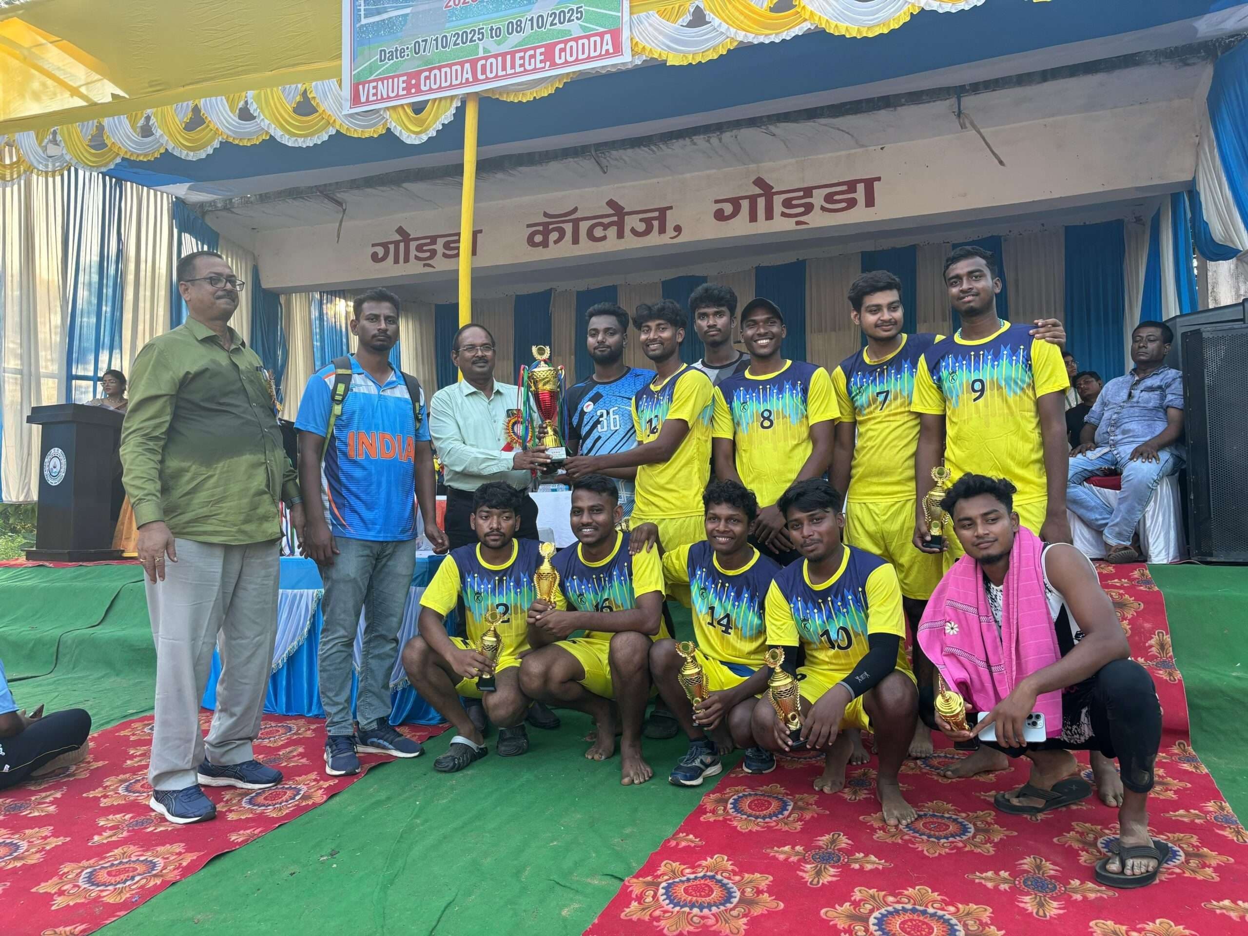 वॉलीबॉल टूर्नामेंट में सेंट जेवियर्स कॉलेज महारो बना उप विजेता