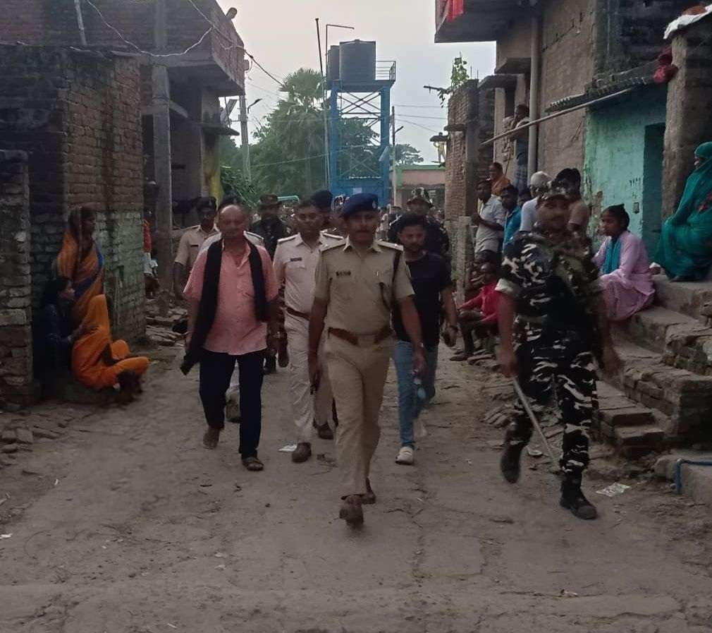 Motihari: विधानसभा चुनाव को लेकर निकाला गया फ्लैग मार्च