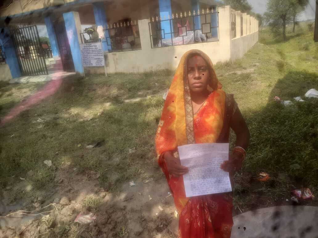 महिला को दबंगों ने घर में घुसकर पीटा, दी धमकी, शिकायत