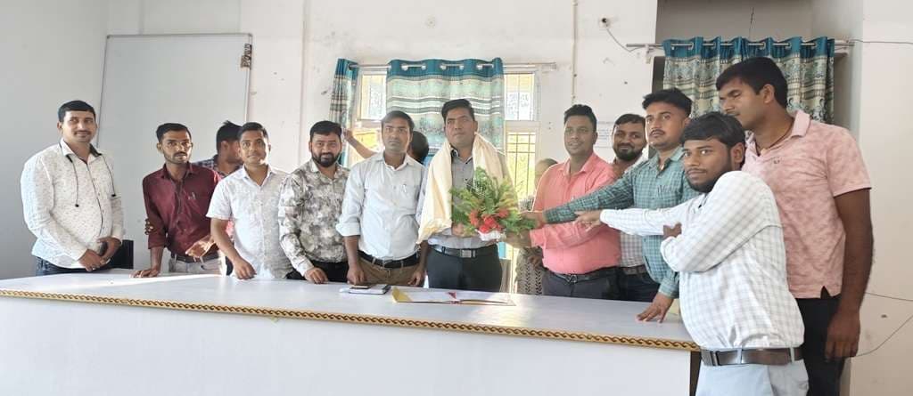 शंभुगंज में नये पंचायती राज पदाधिकारी ने किया योगदान