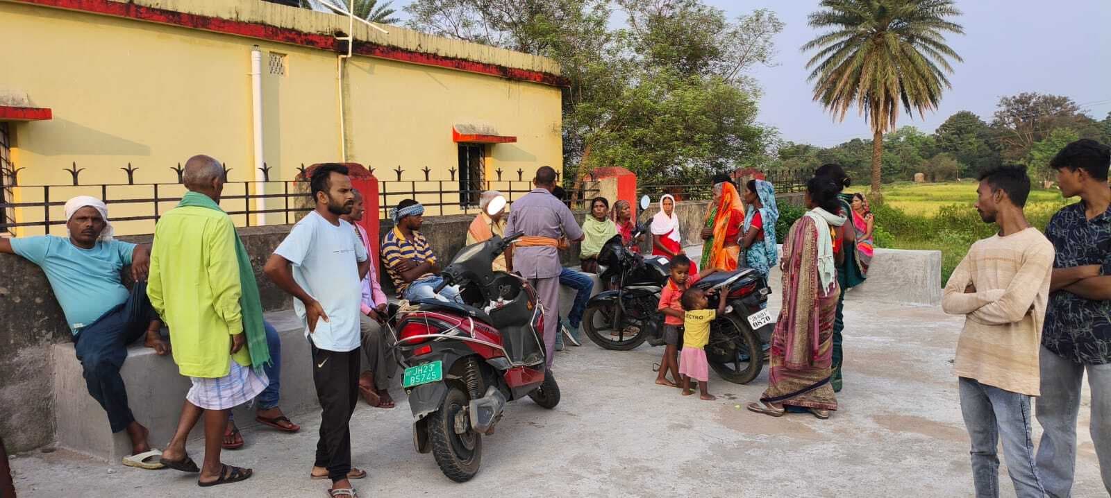 संदिग्ध हालत में महिला का शव बरामद