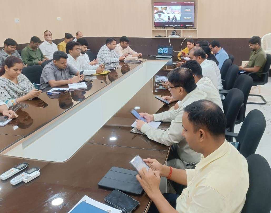 ईआरओ व एईआरओ के नामांकन दक्षता की जिला निर्वाचन पदाधिकारी ने किया जांच