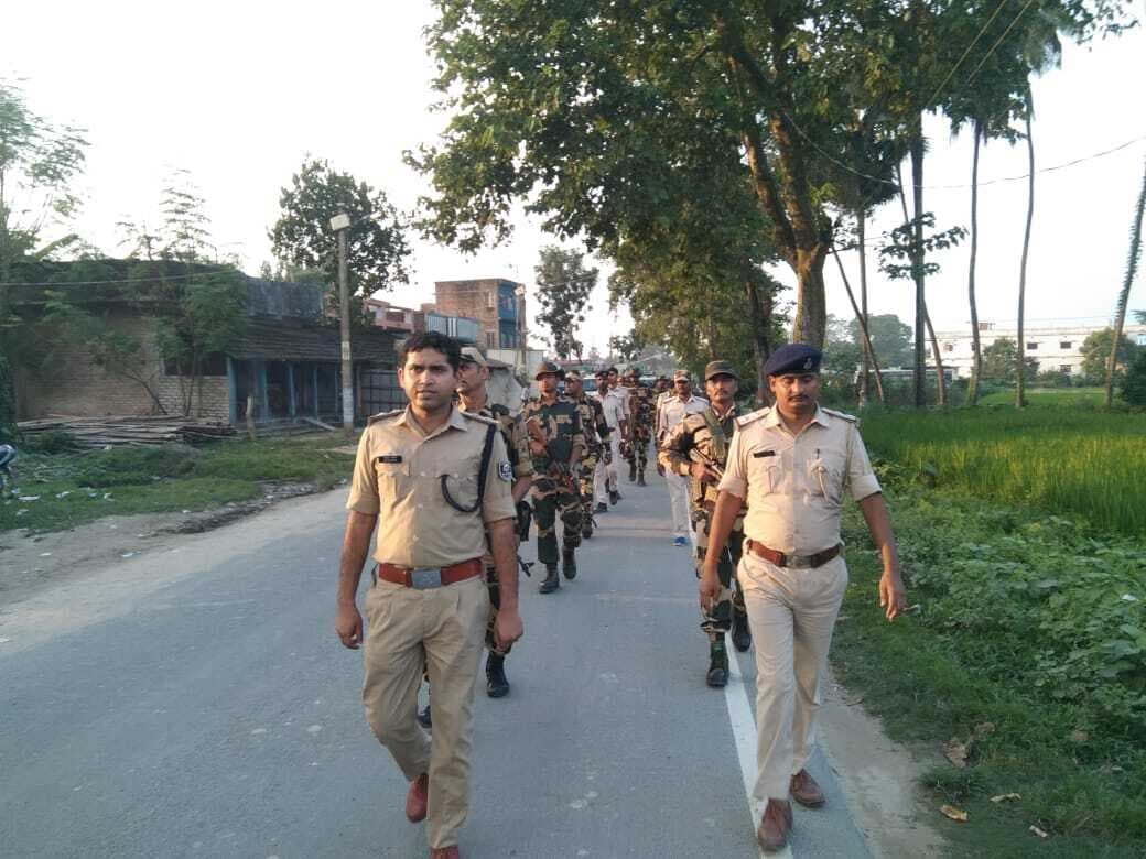 विधि व्यवस्था संघारण व अपराध नियंत्रण को निकाला फ्लैग मार्च