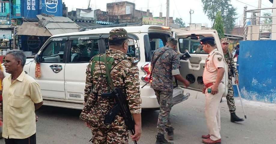 चुनाव को लेकर पुलिस अलर्ट, वाहन जांच अभियान चलाकर हर गतिविधि पर रख रही नजर