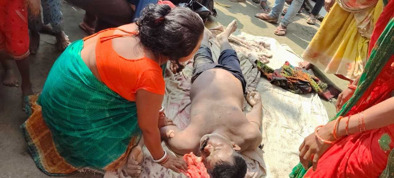 लापता व्यक्ति का गड्ढे में मिला शव