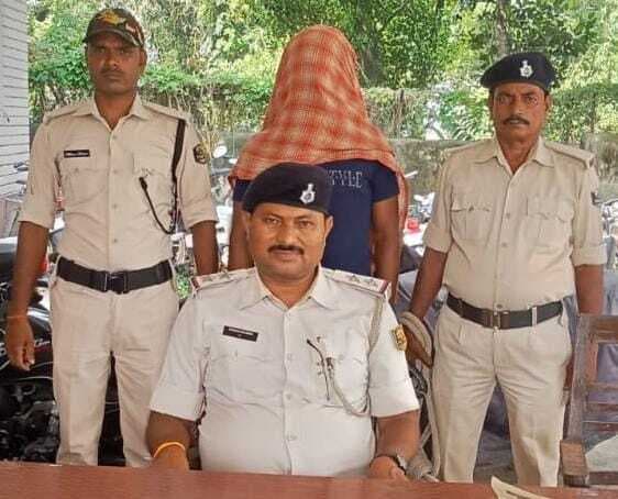 15 वर्ष से फरार वारंटी को पुलिस ने किया गिरफ्तार