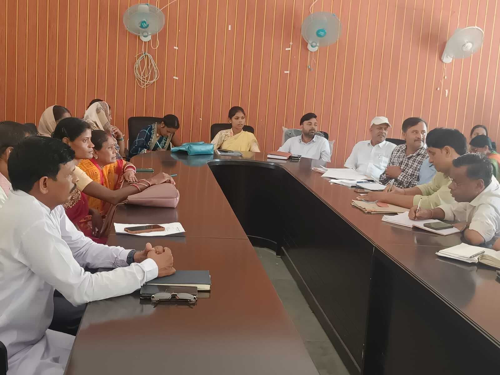 पंसस की बैठक में विद्युत जेइ रहे अनुपस्थित, शो-कॉज