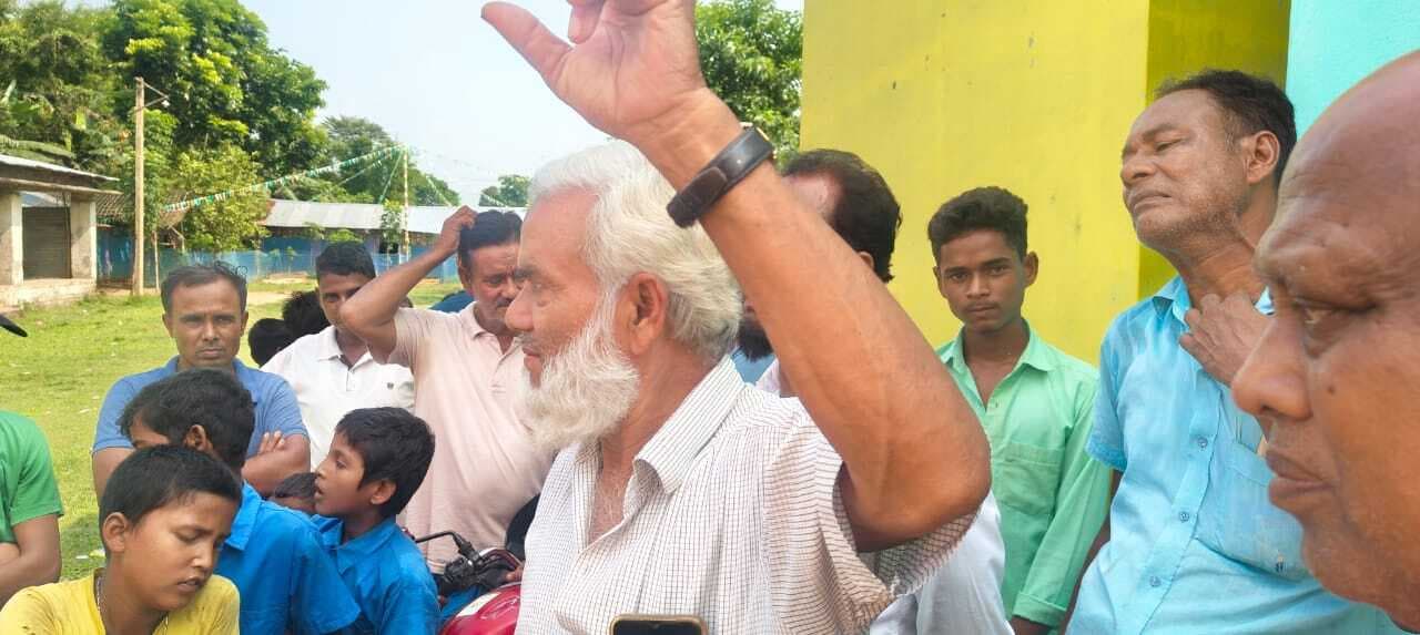 साफ-सफाई का अभाव, ग्रामीणों ने जताया विरोध