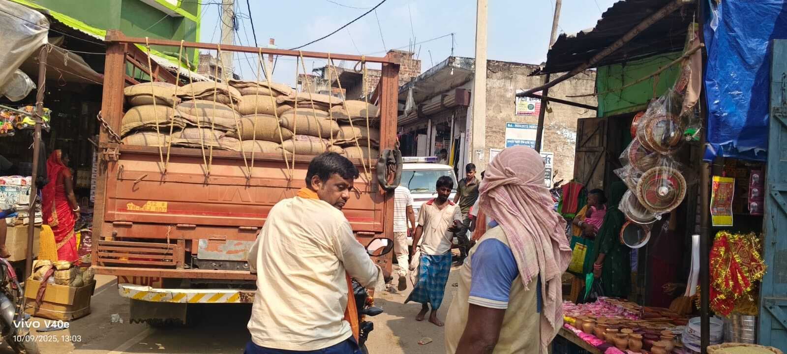 बाजार में जाम की समस्या से लोग परेशान, प्रशासन बेखबर