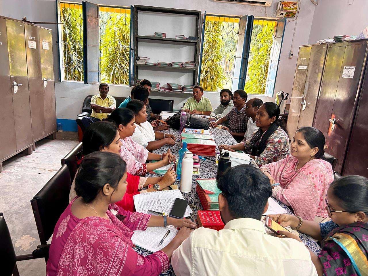 Deoghar news : नियमित रूप से कॉलेज नहीं आने वाले छात्र- छात्राएं नहीं दे सकेंगे आंतरिक परीक्षा