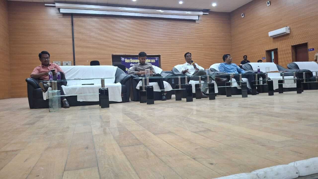 Darbhanga News: स्वतंत्र, निष्पक्ष एवं शांतिपूर्ण चुनाव कराना प्रशासन की सर्वोच्च प्राथमिकता- डीएम