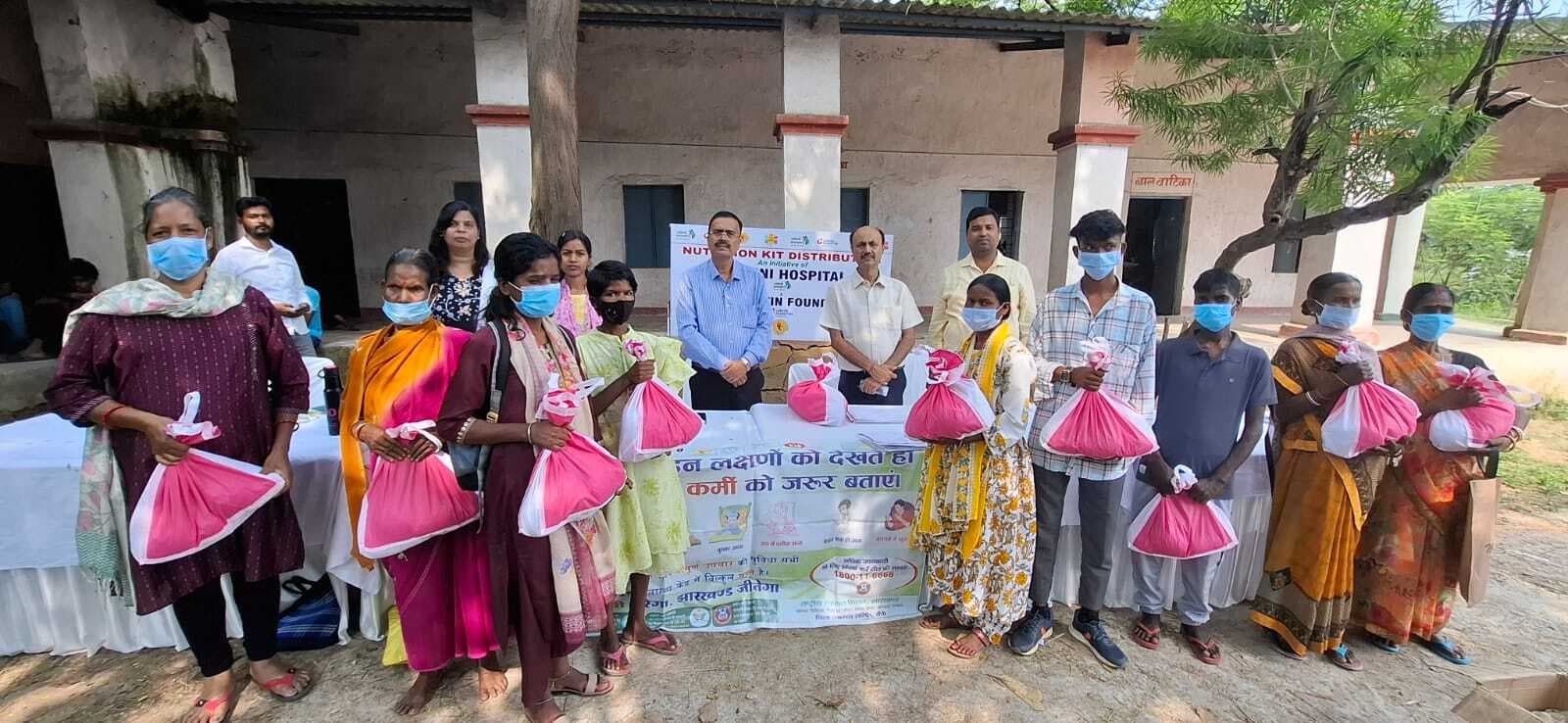 टीबी मरीजों के बीच बांटी पोषण सामाग्री