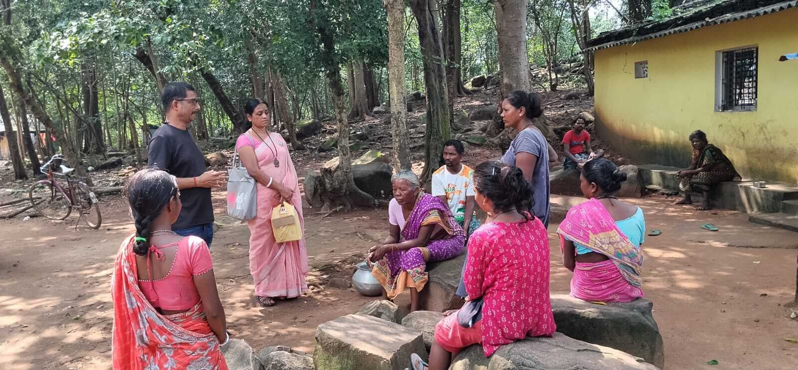 Chaibasa News : गुटूसाही में डायरिया से दर्जनों बीमार पांच गंभीर चंपुआ अस्पताल में भर्ती