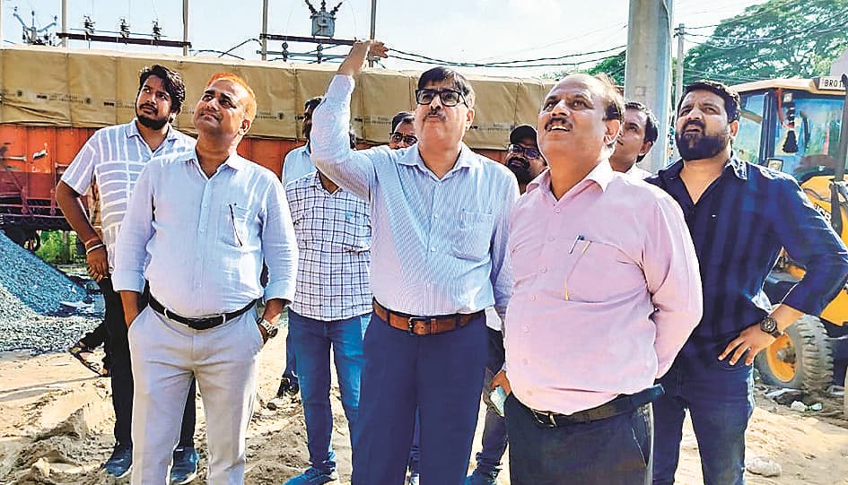 Jehanabad News : चीफ इंजीनियर ने सदर अस्पताल भवन का निर्माण तय सीमा में करने का दिया निर्देश