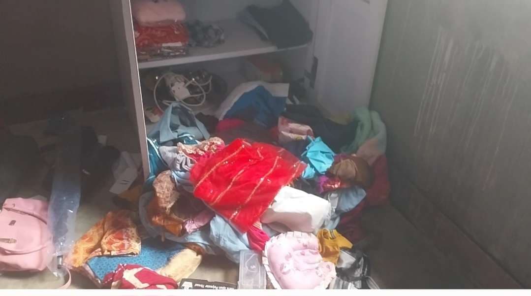 Giridih News :बिरनी में व्यवसायी के घर डकैती, आठ लाख की संपत्ति ले गये