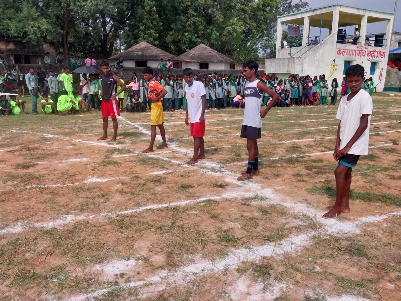 Chaibasa News : 100 मीटर दौड़ में कृषबान व नंदिनी अव्वल