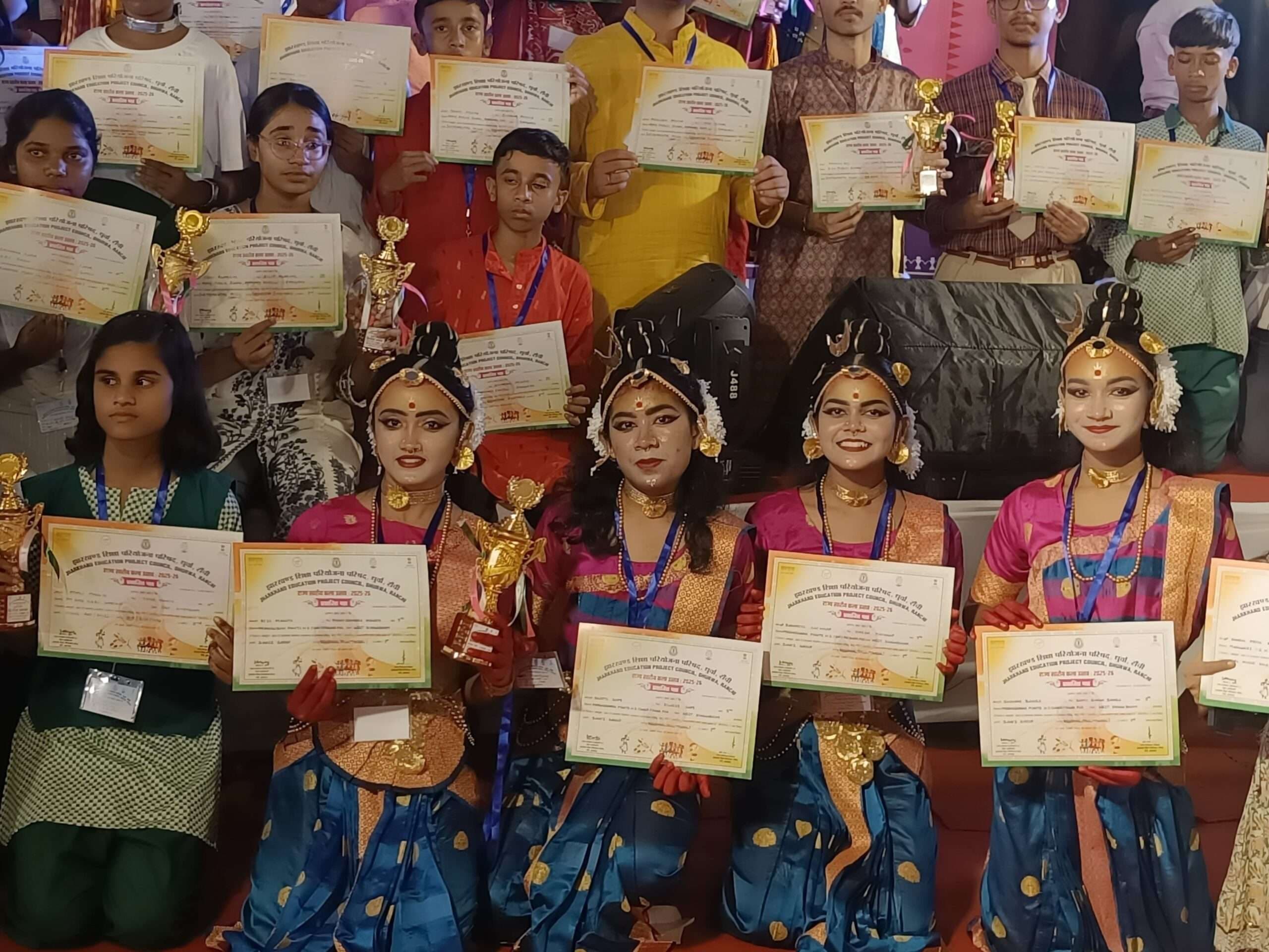 Chaibasa News : मधुसूदन विद्यालय की मंडली ने जीता प्रथम पुरस्कार