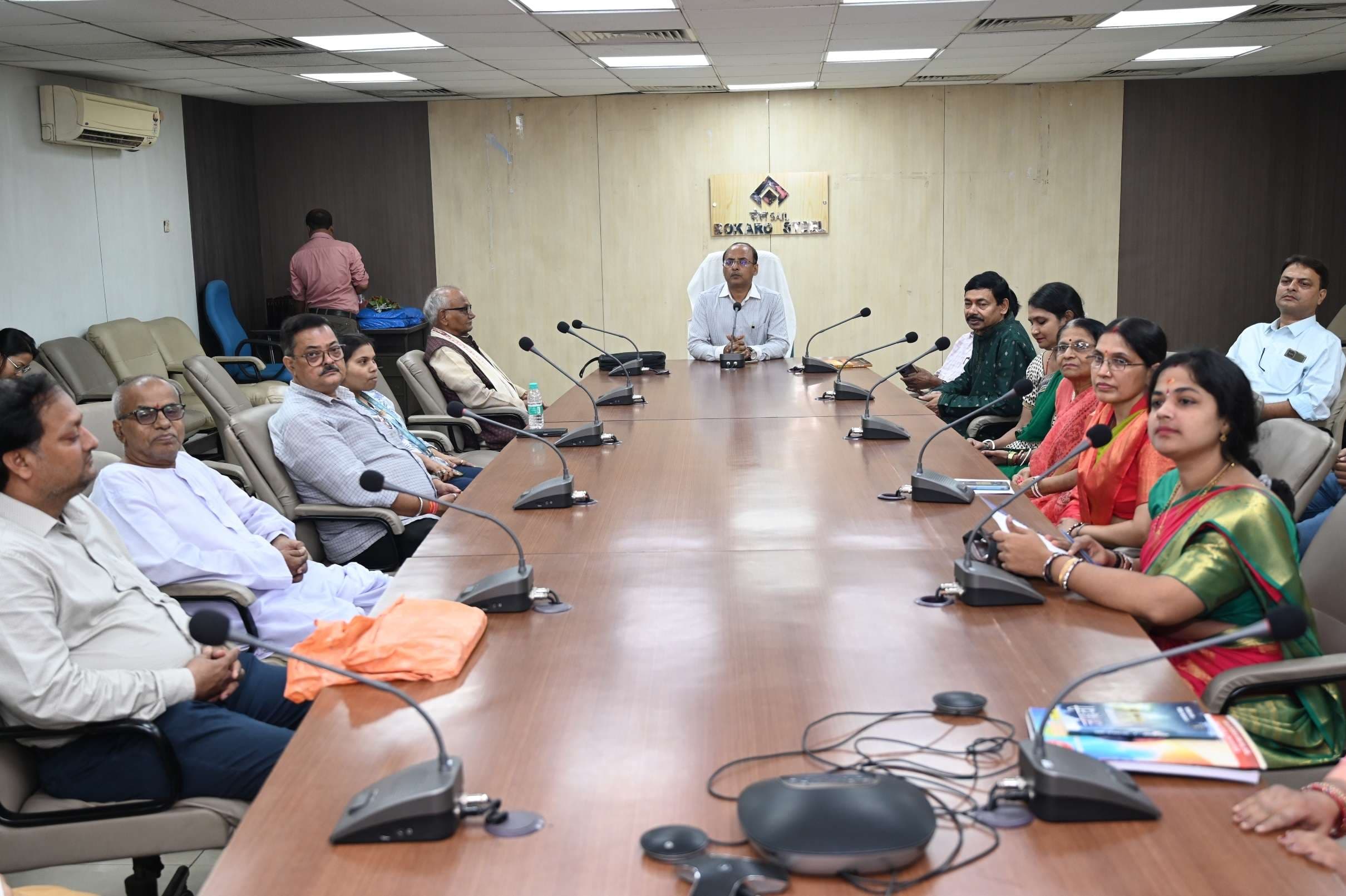 Bokaro News : कवियों ने हिंदी भाषा की समृद्धि व साहित्य की विविधता को सशक्त रूप से दर्शाया