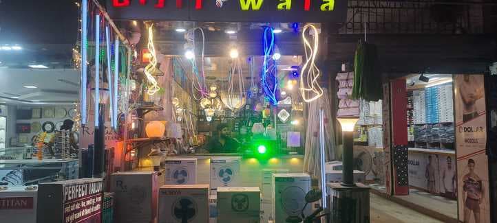 दीपावली को लेकर सजे बाजार, चाइनीज पर भारी पड़ रही मेक इन इंडिया लाइटें