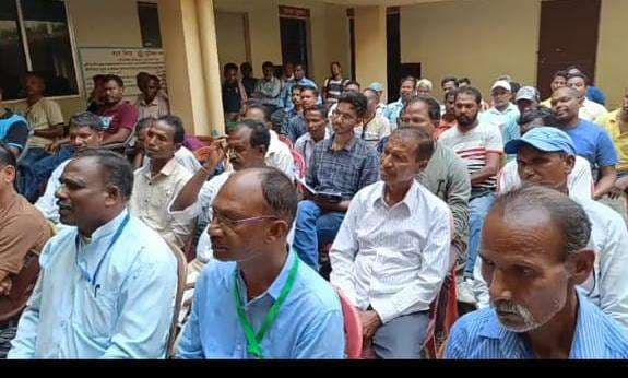 Chaibasa News :अफीम के बजाय पारंपरिक खेती करें, गांवों में नशा पर रोक लगायें : एसडीओ