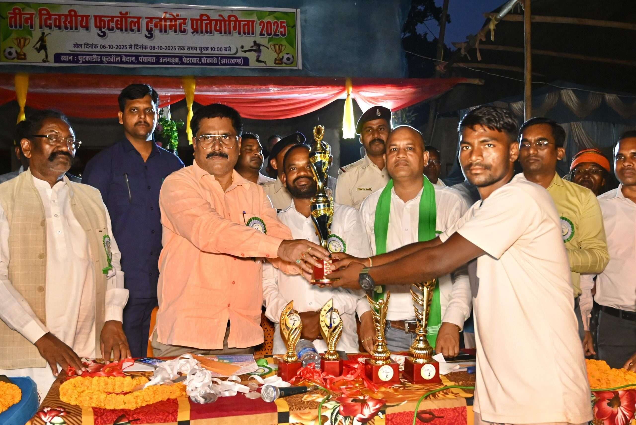 Bokaro News : आदिवासी छात्रावास पेटरवार की टीम ने जीता खिताब