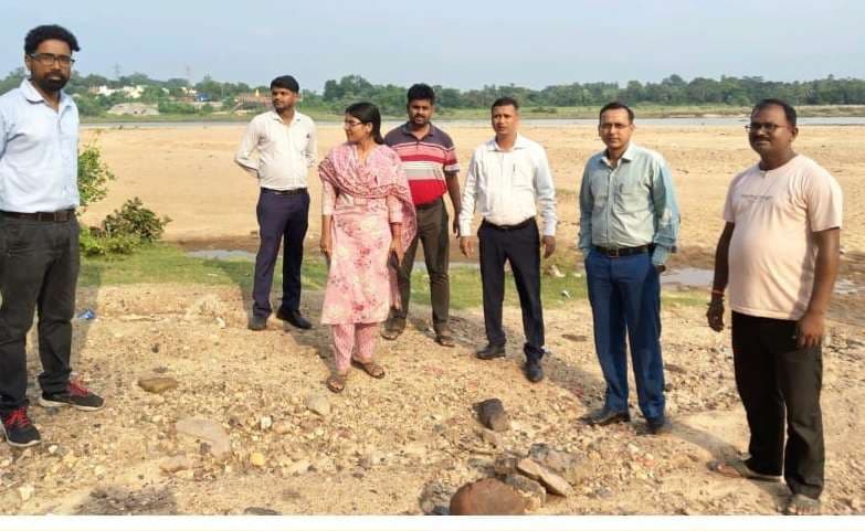 Dhanbad News : छठ को ले नप प्रशासन ने लिया घाटों की स्थिति का जायजा
