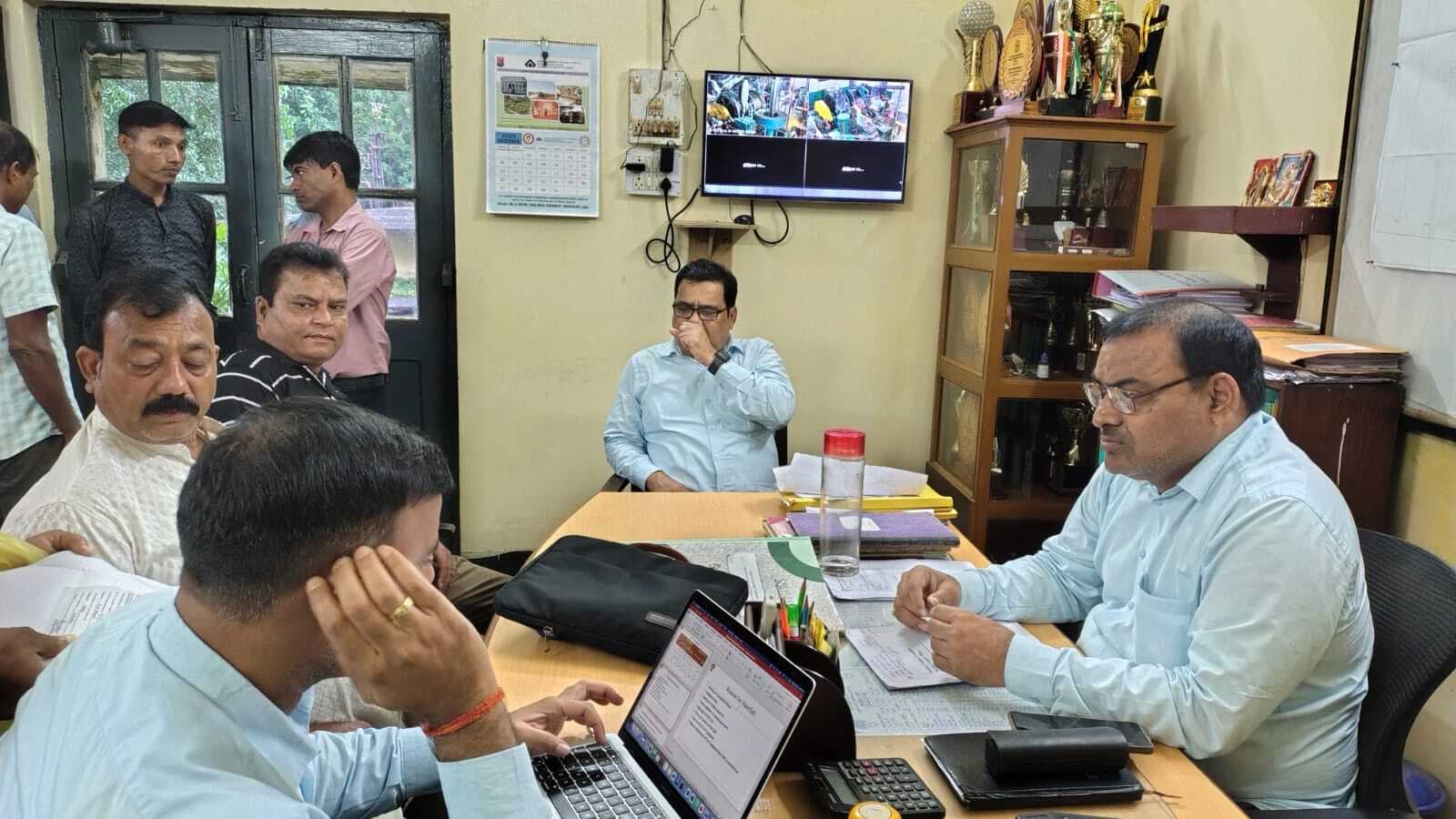 East Singhbhum News : सभी मजदूरों को रोटेशन में रोजगार मिले : काल्टू चक्रवर्ती