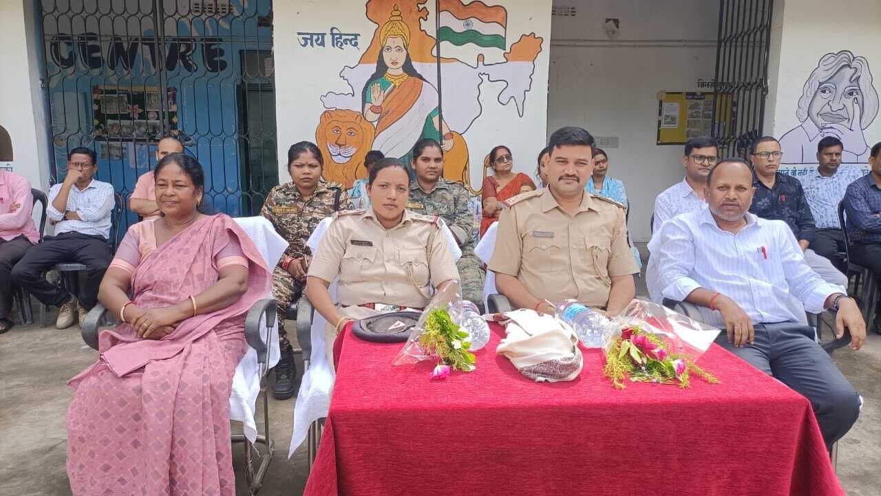 Giridih News :बाल विवाह, नशा मुक्ति को ले छात्रों को किया जागरूक