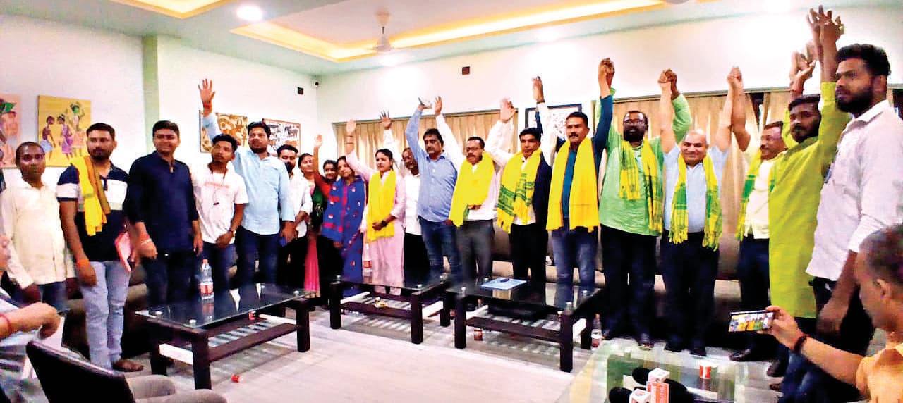 Jamshedpur News : केंद्र सरकार ने कुड़मी को एसटी सूची में शामिल करने की दिशा में पहल नहीं की, तो होगी आर्थिक नाकेबंदी : कुड़मी समाज