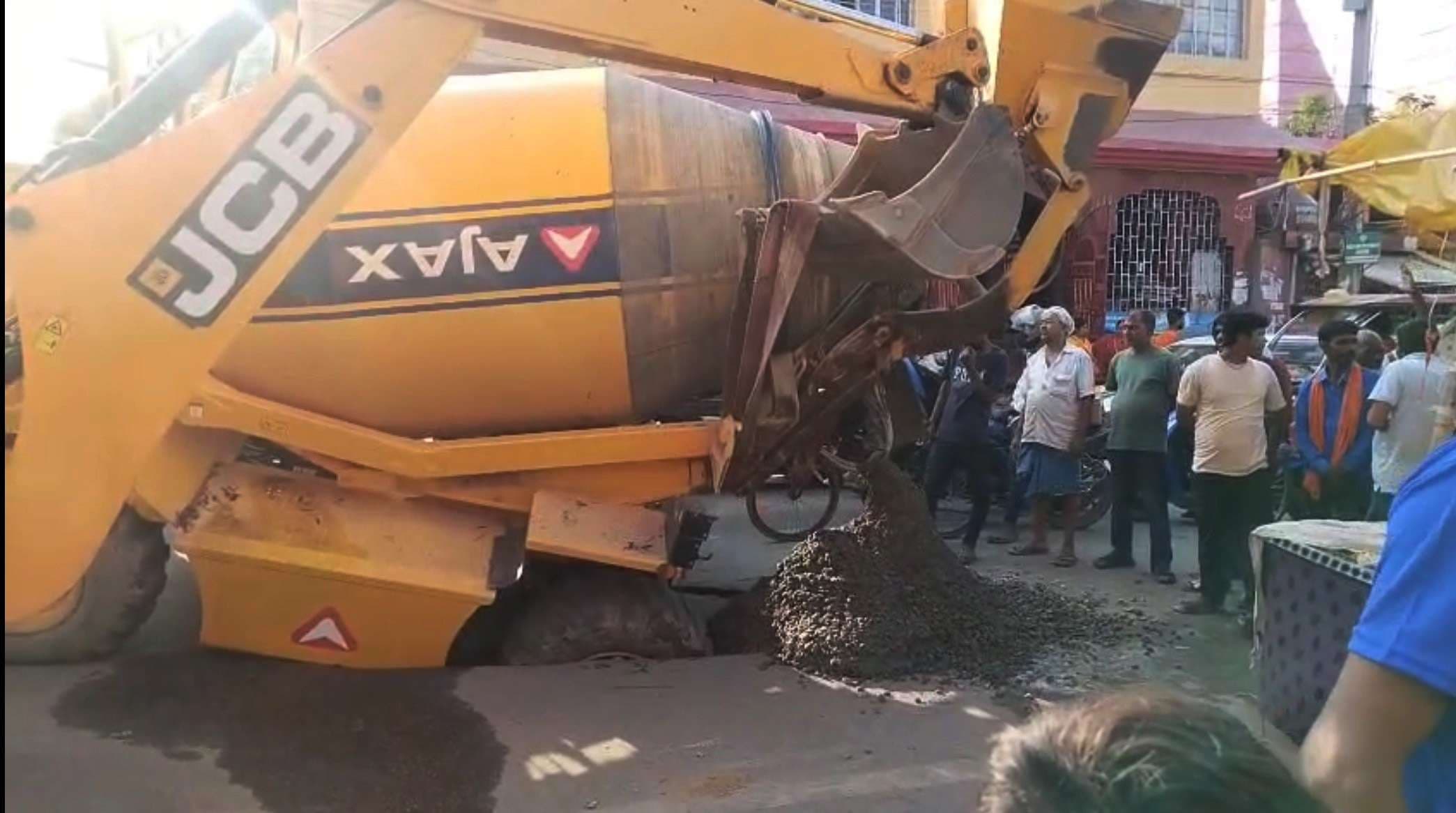 मीठापुर के बाद अब कंकड़बाग में धंसी सड़क