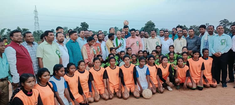 Bokaro News : मैदान को मिनी स्टेडियम के रूप में विकसित किया जायेगा : मंत्री